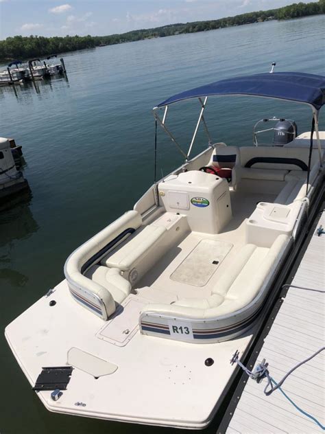 R13 – 22′ Hurricane Deckboat – SML Boat Rentals