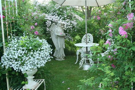 Romantic Rose Garden - Real estate, House and Home