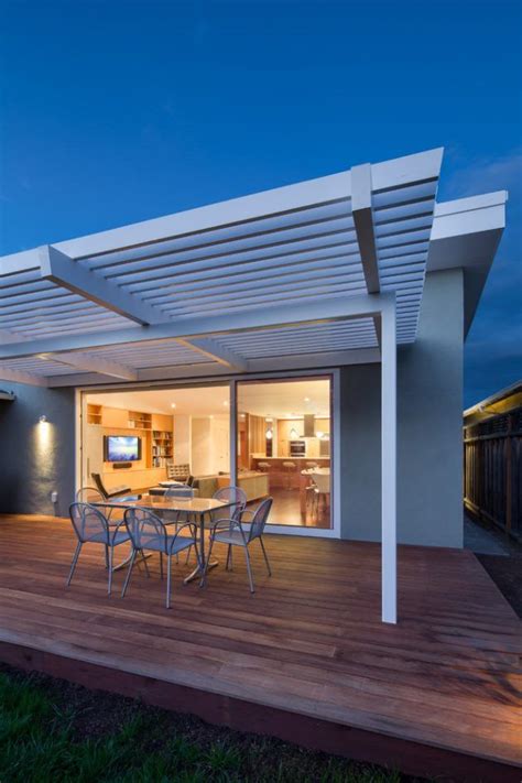 15 Enchanting Mid-Century Modern Deck Designs Your Outdoor Areas Long For | Modern pergola ...