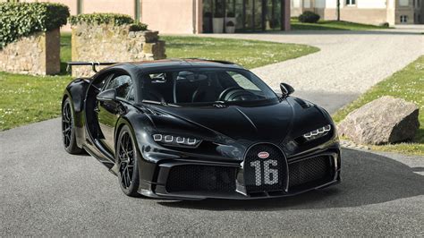 Bugatti builds its 300th Chiron