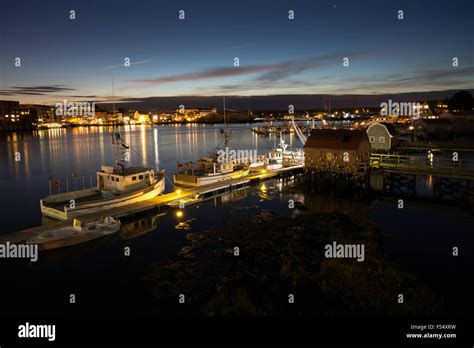 fishing boat night portsmouth nh Stock Photo - Alamy