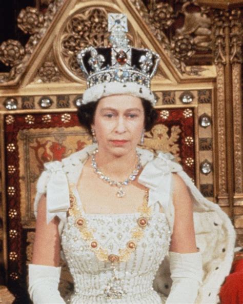 Queen Elizabeth's Most Beautiful Jewels - Pictures of the Queen's Tiaras & Crowns