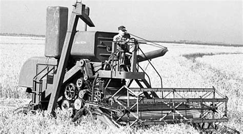 John Deere combine - 75 years of history and innovation - John Deere News & Innovations ...