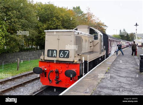 Class 14 diesel-hydraulic locomotive D9537 at Rawtenstall station on ...