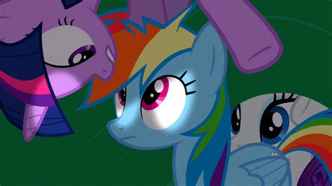 Twilight Sparkle And Rainbow Dash Kiss