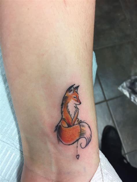 Tatuagem | Small fox tattoo, Tattoos, Fox tattoo design