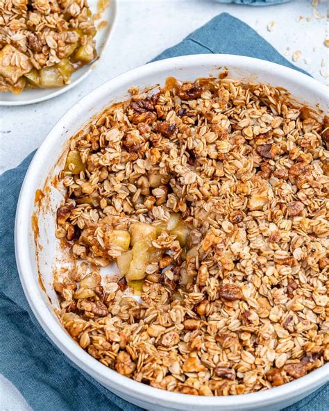 Easy Oatmeal Apple Crumble {Vegan} | Healthy Fitness Meals