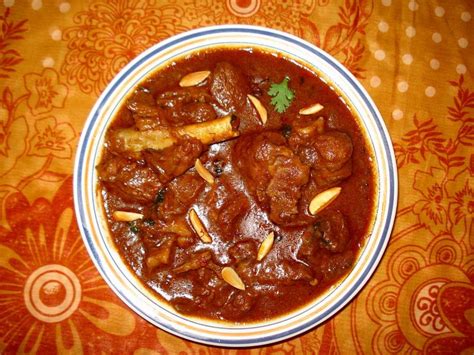 19 Kashmiri Food Dishes | Local Kashmiri Cuisine