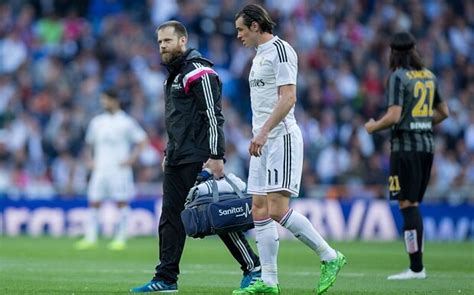 Gareth Bale picks up calf injury after just five minutes of Real Madrid ...