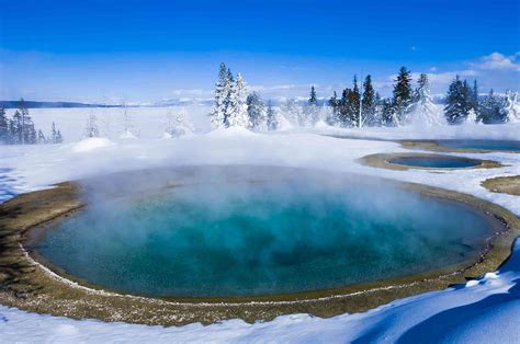 10 Reasons to Visit Yellowstone National Park in Winter