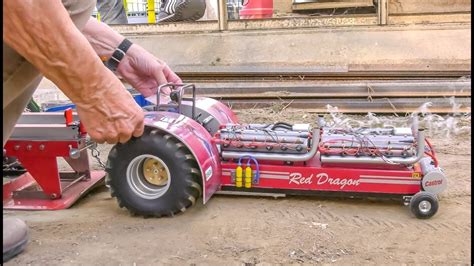 UNBELIEVABLE RC Tractor Pulling! Nitro! Electric! Power! (met afbeeldingen)