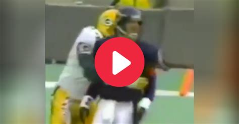 Charles Martin Body Slams Bears QB Jim McMahon in 1986 [VIDEO] | Fanbuzz