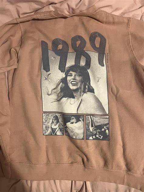 Some of my 1989 merch came : r/SwiftieMerch