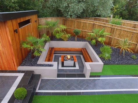 Modern fire pit with built in-seating and grey garden paving | Built in garden seating, Garden ...