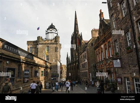 Edinburgh city centre Stock Photo - Alamy