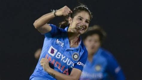 WATCH: Team India Players Cheer Loudly For Renuka Singh After She Joins ...