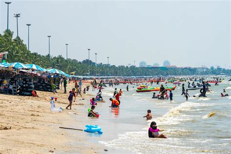 Chonburi, Thailand -06 Mar. 2021 The atmosphere around Bang Saen Beach. 6929209 Stock Photo at ...