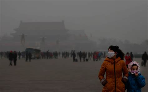 China issues red alert on air pollution for the first time