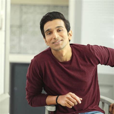 Pratik Gandhi Wiki, Biography, Age, Height, Family, & Wife - Free Songs ...