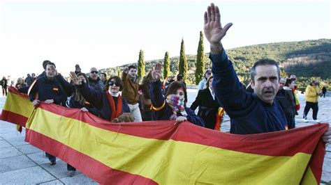 Spain feels Franco's legacy 40 years after his death - BBC News