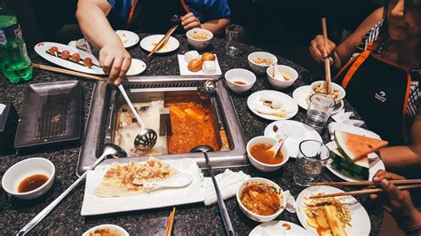 Restaurants Around The World: Hai Di Lao Hot Pot - LIFE OF SHAL