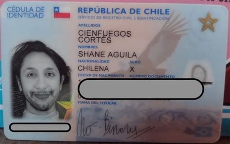 Entregaron en Chile la primera cédula de identidad no binaria