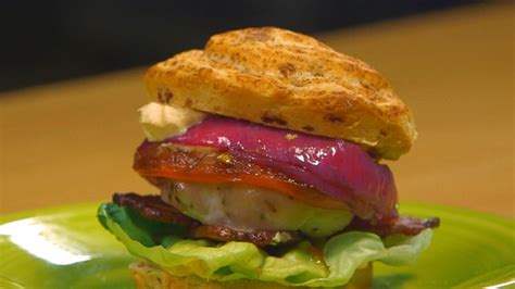 'GMA' Super Snack Showdown: Southern Sweets N' Spice Chicken Burger ...