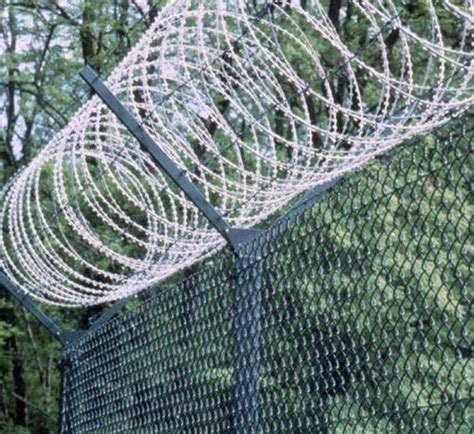 Concertina Coil Fencing Wire Application: Commercial Site at Best Price in Kolkata | Punrasar ...