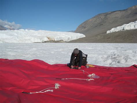 gone south: Lake Bonney in the Dry Valleys