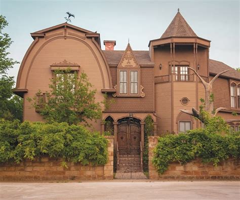 Munster Mansion Recreated in Waxahachie Offers Adventures | Lifestyle ...