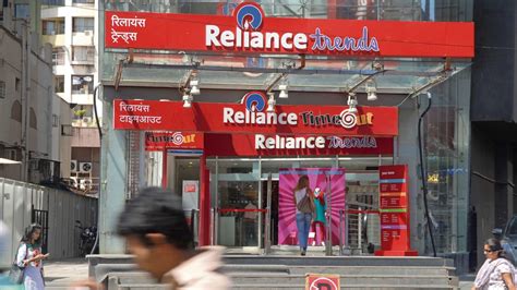 Reliance Retail largest organised retailer with growing revenue, store ...