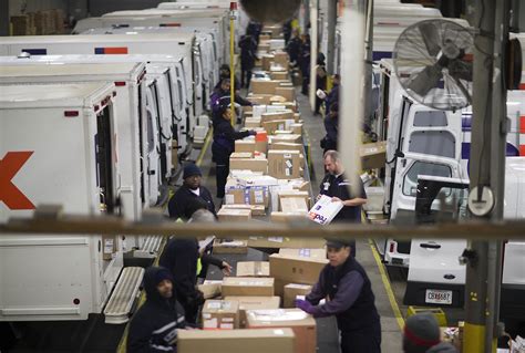 The shipping industry is poised for massive upheaval. Can FedEx weather the storm? - LA Times