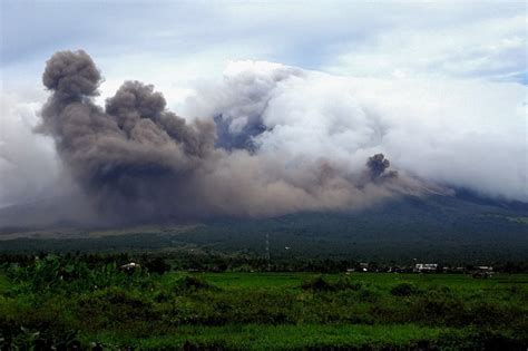 Mayon Volcano at alert level 3 | ABS-CBN News