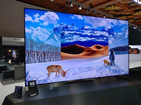 Samsung just unveiled a 98-inch QLED 8K TV at the Samsung SEAO Forum 2019 | TechNave