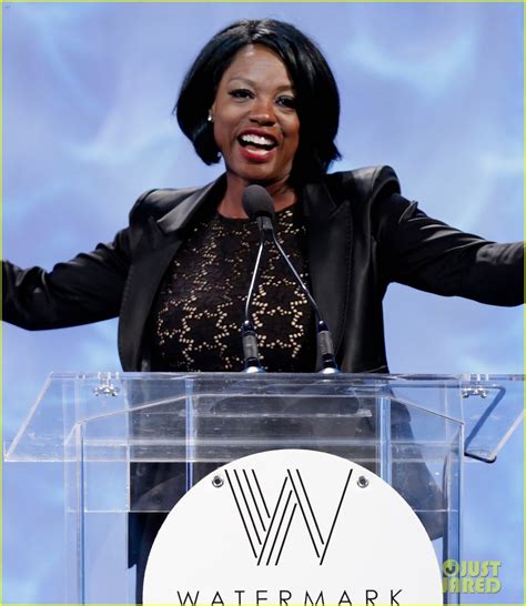 Viola Davis Gives Moving Self-Acceptance Speech At Watermark Conference ...