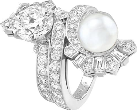 Ariana Grande's Engagement Ring Features A Stunning Oval Diamond ...