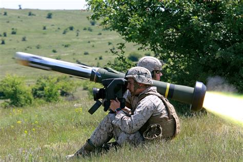 Ukraine officially cleared to buy Javelin weapons