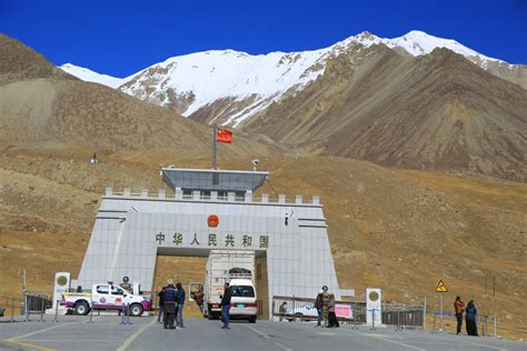 Border Crossing – Hunza Discovery Tours