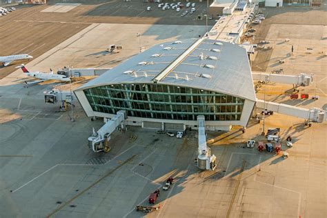 Fresno Yosemite International Airport (FAT) | California