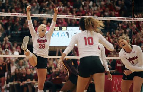 Nebraska volleyball loses to Minnesota 3-1, snaps 14-game winning ...