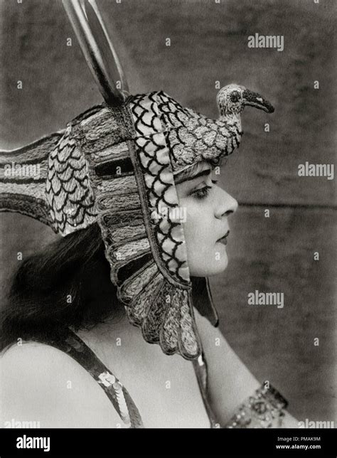 Theda Bara, "Cleopatra" 1917 Fox File Reference # 33300 340THA Stock Photo - Alamy