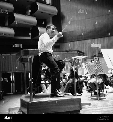 Leonard bernstein new york philharmonic hi-res stock photography and ...