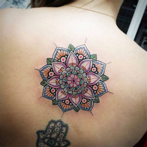 Tatouage mandala - bien plus qu'un simple tattoo | Colorful mandala tattoo, Mandala tattoo ...