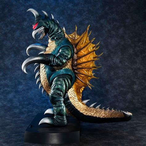 (PRE ORDER) UA Monsters Godzilla vs. Gigan Gigan (1972) Complete Figure, Hobbies & Toys, Toys ...