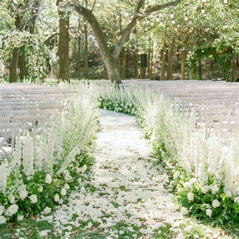23 All-White Wedding Flower Ideas