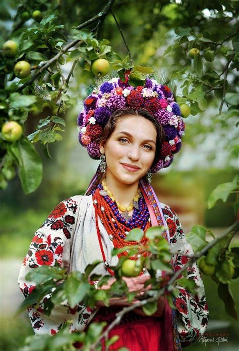 Treti Pivni Poltava region, Ukraine Flower Head Wreaths, Ukraine Women, Floral Headdress, Flower ...