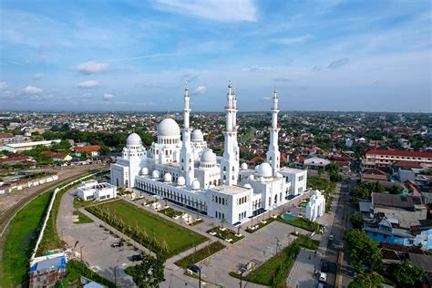 Religious Tourism While Admiring the Beauty of Mosque Architecture in ...