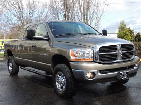 2006 Dodge Ram 3500 SLT / Mega Cab / 4X4 / 5.9L CUMMINS DIESEL