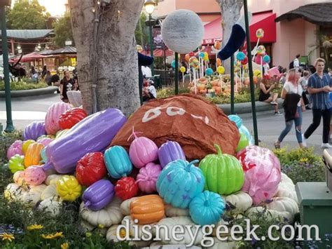 Pictures: Downtown Disney Halloween Decorations - The Geek's Blog @ disneygeek.com