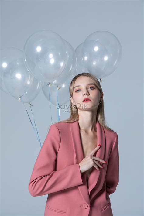 Fashion Suit Outer Model Holding Balloon Picture And HD Photos | Free Download On Lovepik